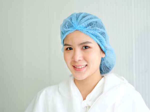 ใส่โลโก้โรงแรมบนหมวกคลุมผม เพิ่ม Branding ง่าย ๆ ที่ลูกค้าจำได้